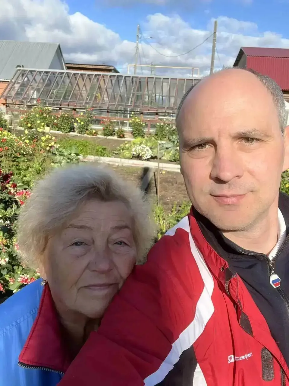 Денис Паслер поделился милым фото с мамой в День пожилого человека. Губернатор рассказа...