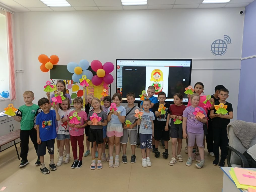 День "Единство народов России" 🎉

Воспитанники ЛДП "Энергия друзей" познакомились 👥 и с большим уд