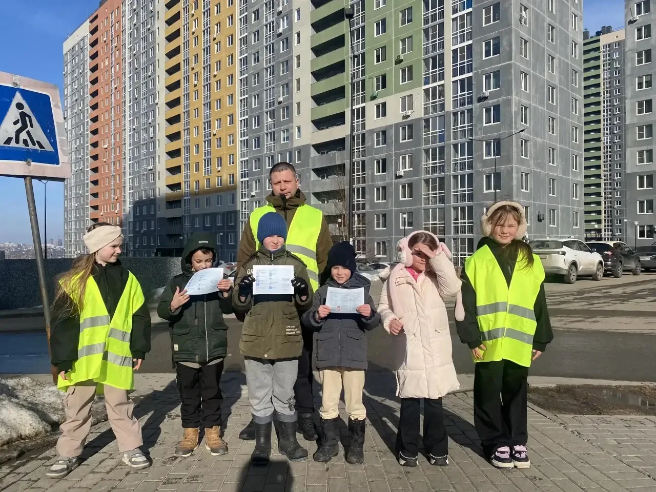 🚦🌷 «Весна идёт — весне дорогу!» 🌷🚦 В преддверии весенних каникул отряд ЮИД «Светофоры» провёл информ