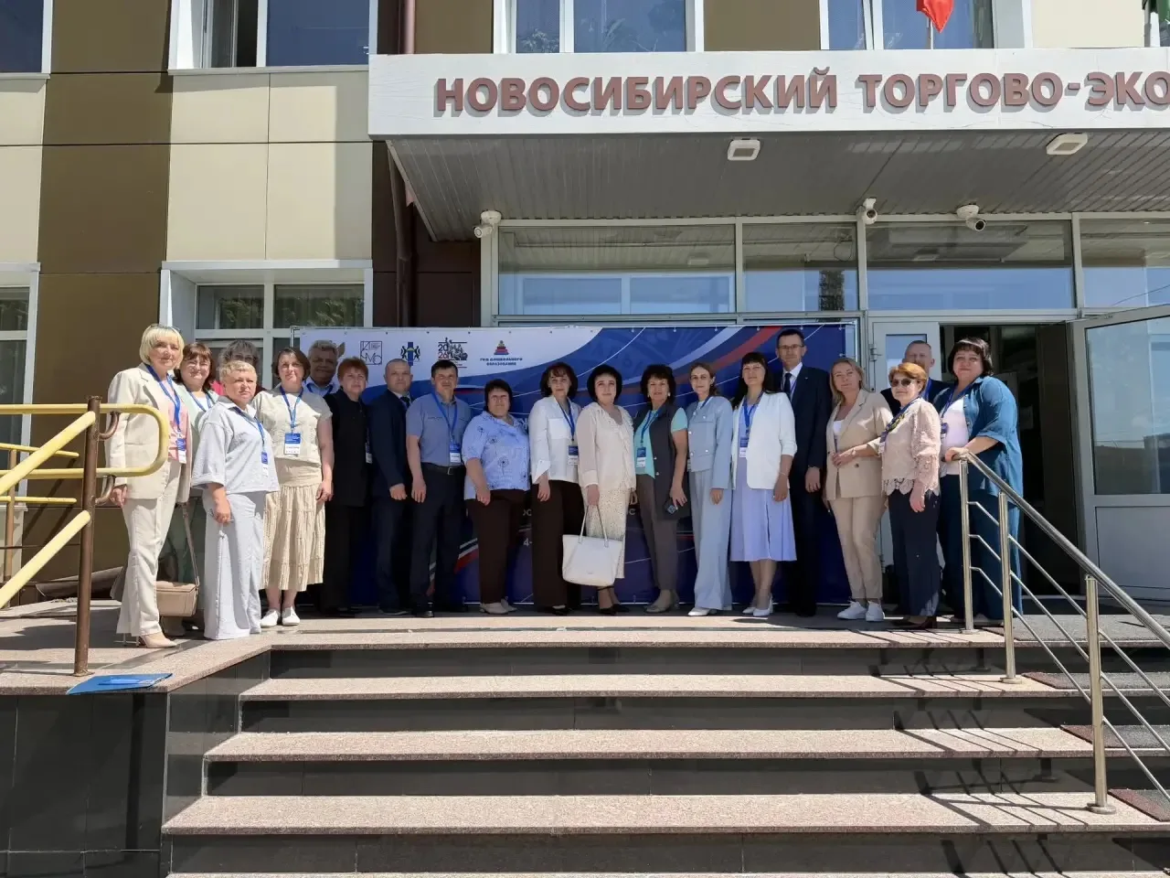 В Новосибирске стартовало окружное совещание Сибирского федерального округа

 
4 июня в Новосибирске