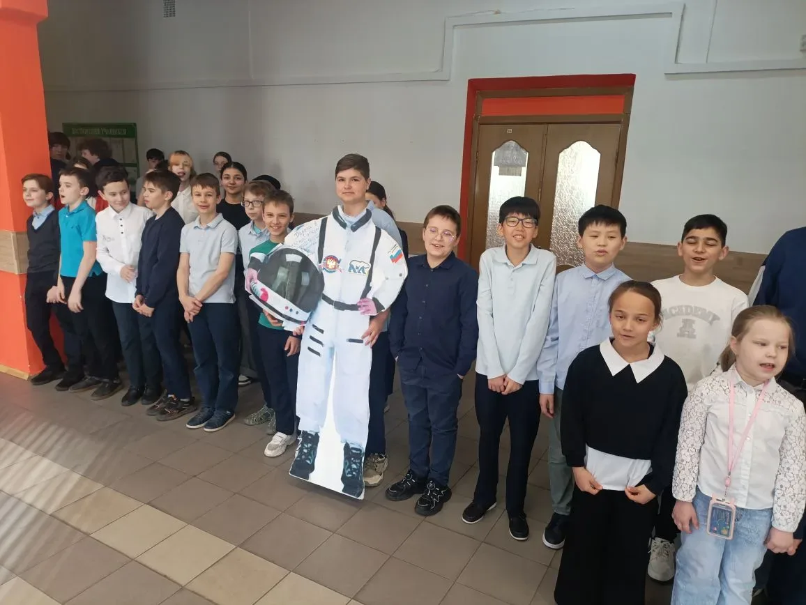 🚀 После каникул — только на взлёт!  🌟 Если очень захотеть — можно и в космос полететь! После весенни