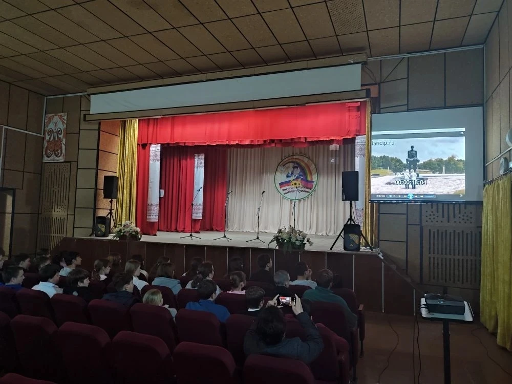 Просмотр  документального фильма "Хатынь" обучающимися 6-9 классов в рамках Дней единых...