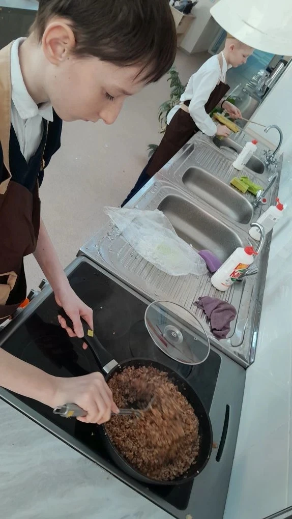 📣📣📣В рамках общешкольного мероприятия «Всегда есть место для подвига» ученики 5-х классов на уроках 