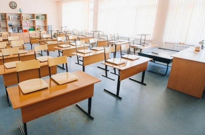 Шкoльникoв в ceлe Бypятии пepeвeли нa диcтaнт из-зa мeдвeдя