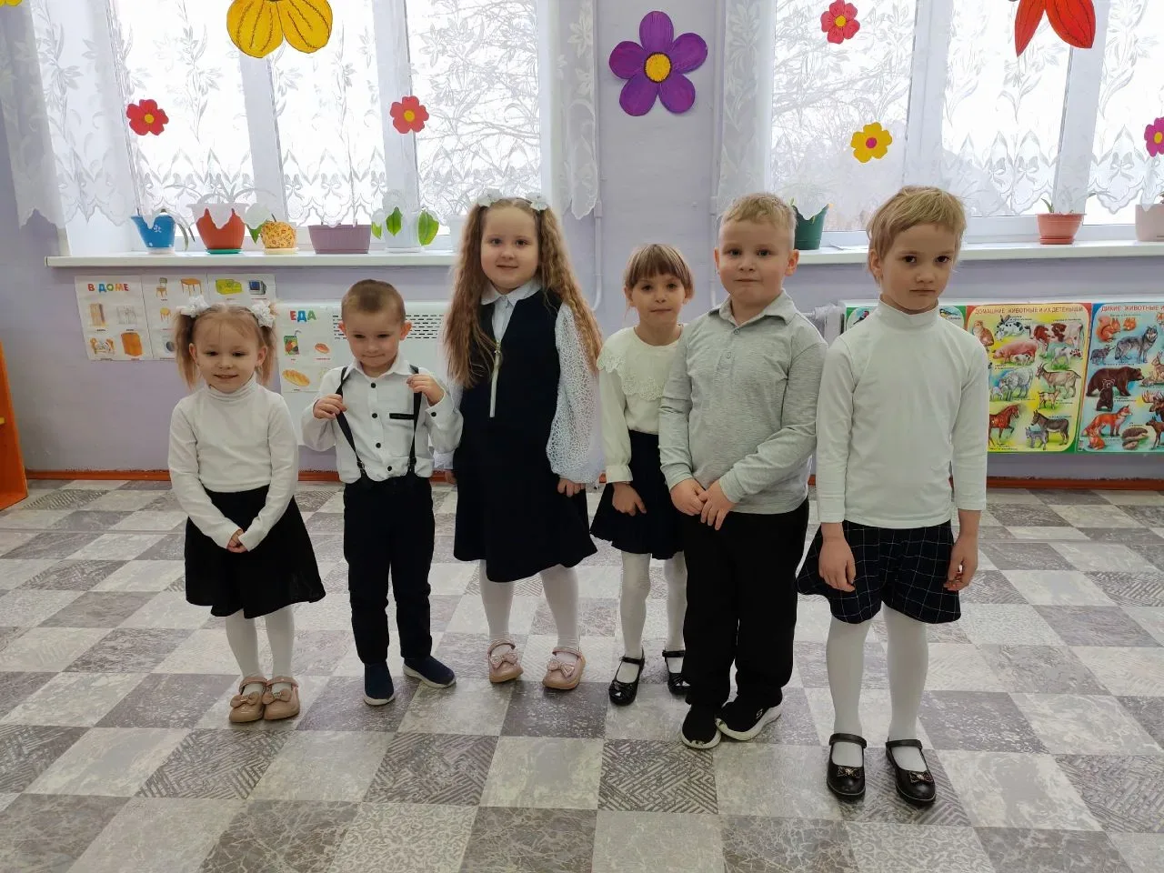 На этой неделе в нашем детском саду мы объединили два праздника:  23 февраля и 8 марта....