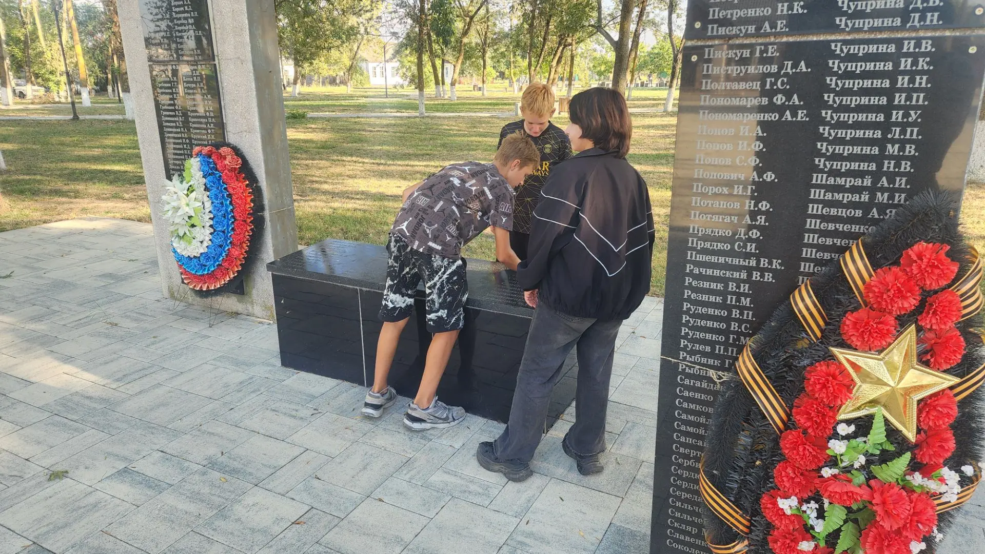 23.08.2026г. В ст. Мингрельской у мемориального комплекса воинам, погибшим в годы ВОВ, ...