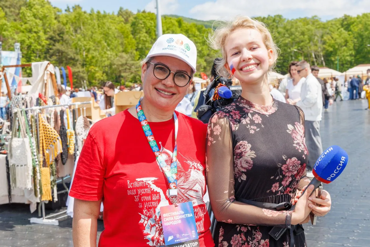 Ярко, колоритно,празднично! 
Именно так отгремел на стадионе "Космос" в городском парке фестиваль" С