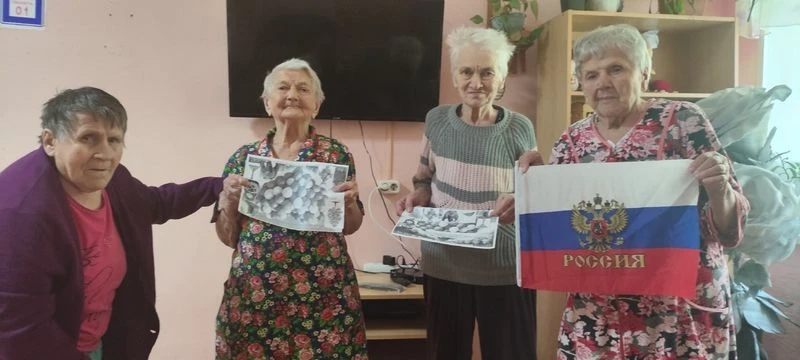 Российский флаг! Дыхание страны!И отсветы далекой ратной битвы.Три символа, три цвета с...