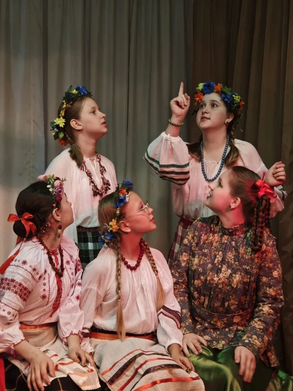 🎭 🐇🎶Премьера в театре «Златоцвет»: «За двумя зайцами».  13 мая на сцене старшего театра «Златоцвет» 