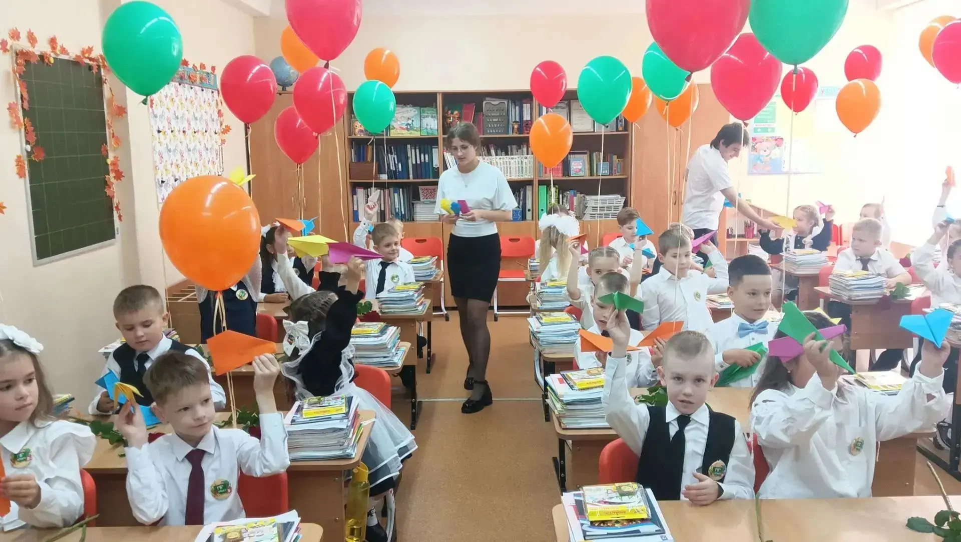 1 сентября, в торжественный и радостный день 🎉 для школьников 🎒, ученики 11 А класса ...