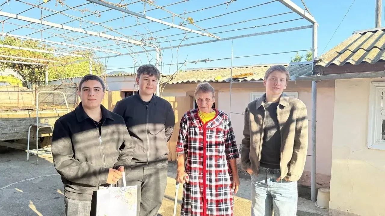 «Учитель живет в сердцах учеников вечно».