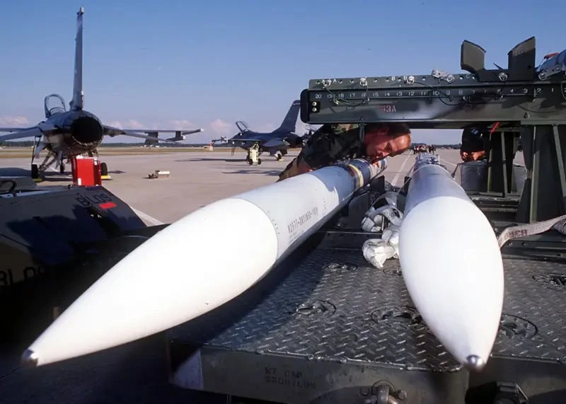 США и Lockheed Martin договорились ускорить производство AIM-260