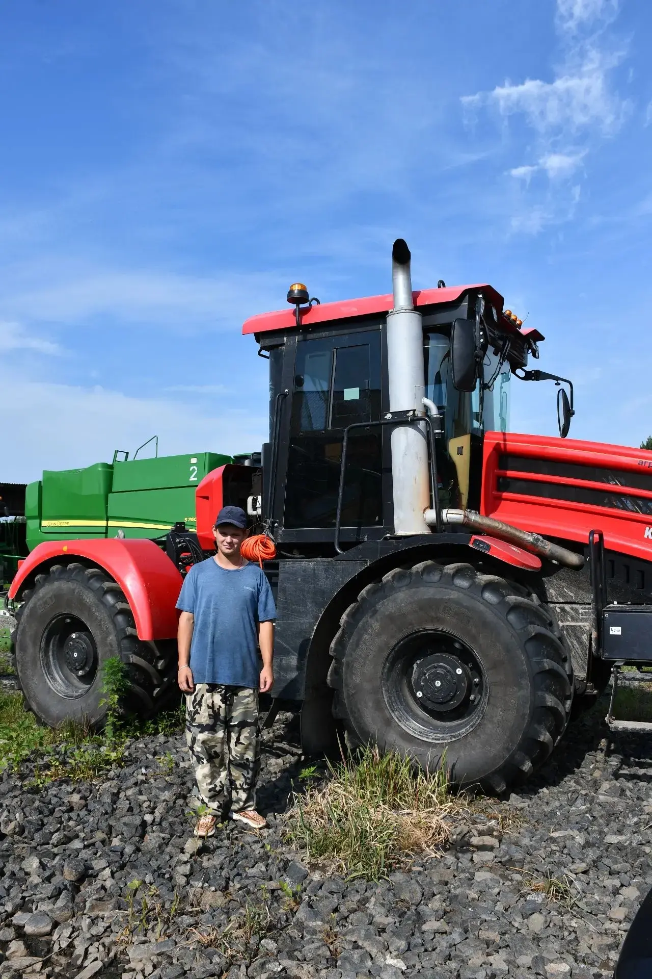 🚜 Лето с пользой: студент нашего колледжа трудится в ООО «Грин Агро»! 🚜
Теория — это база, но наст