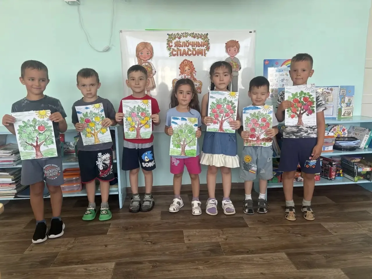 🍎🎨 Яблочный Спас в старшей группе: беседовали и рисовали!