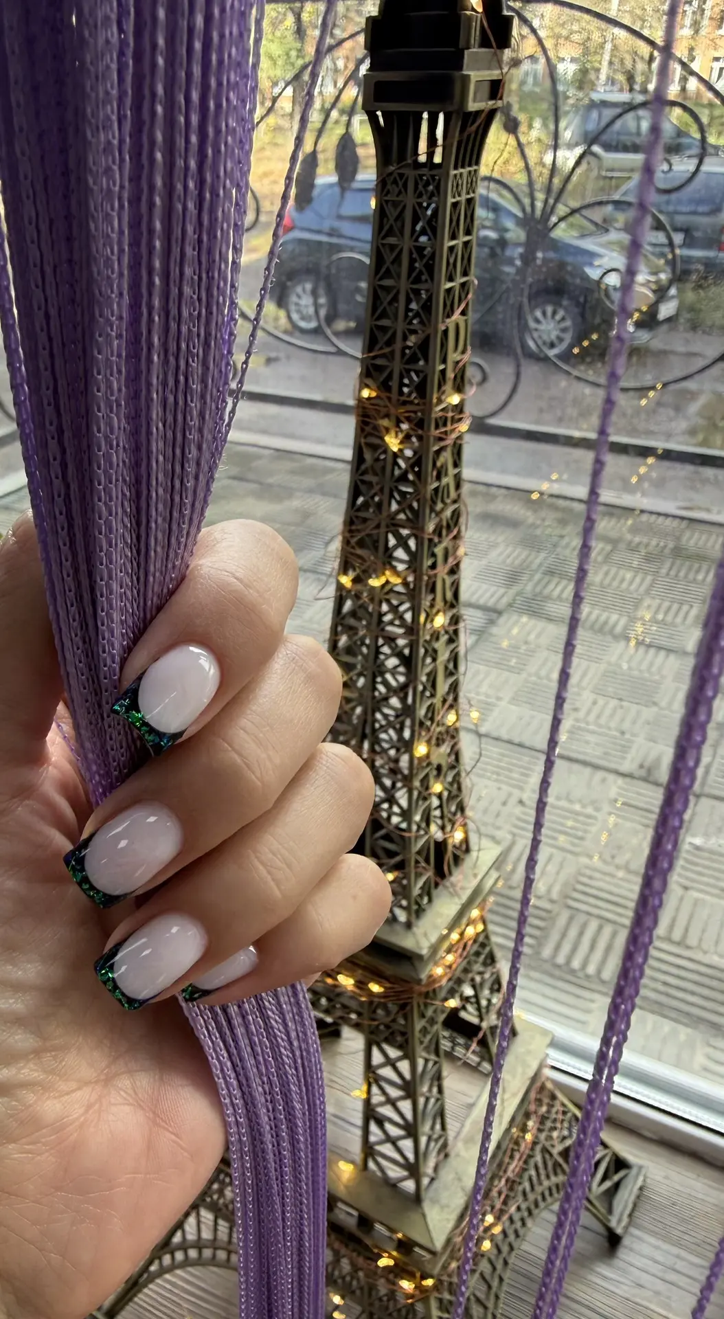 Готовлюсь к важным событиям✨ маникюр готов, ща еще корни е*анём от седины и заживём😁🔥