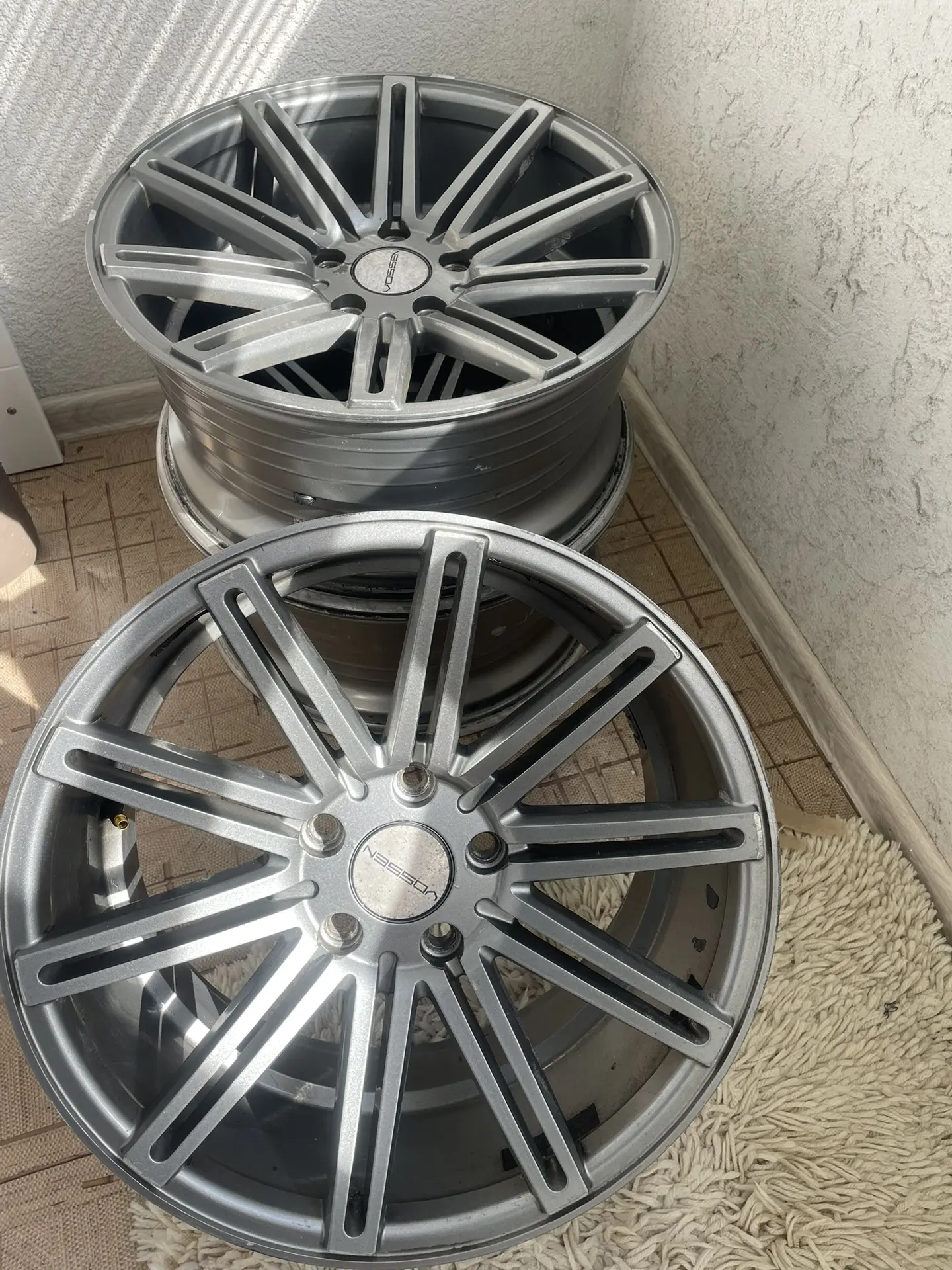 Продам диски Vossen 5х114.3 R17 не комплект одного диска нету