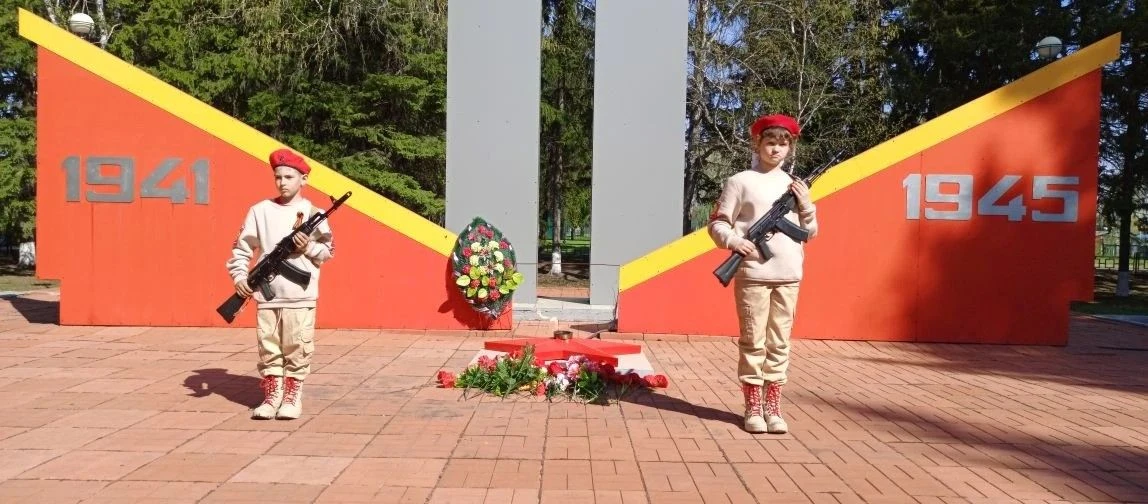 Вахта Памяти: наши активисты в почётном карауле