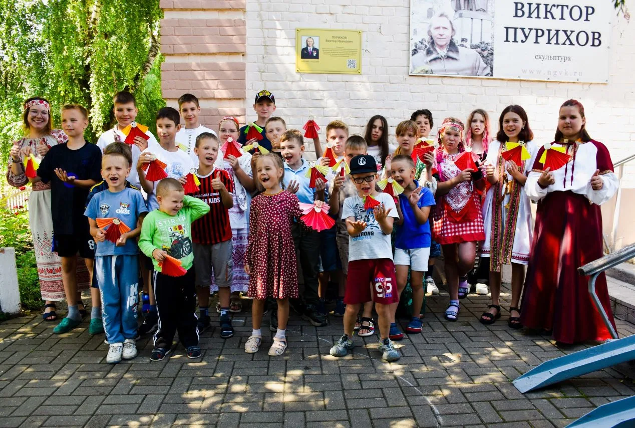 15 июля ☀☀☀продолжила свою работу летняя☀ прогулочная группа "В гости к народам России"...