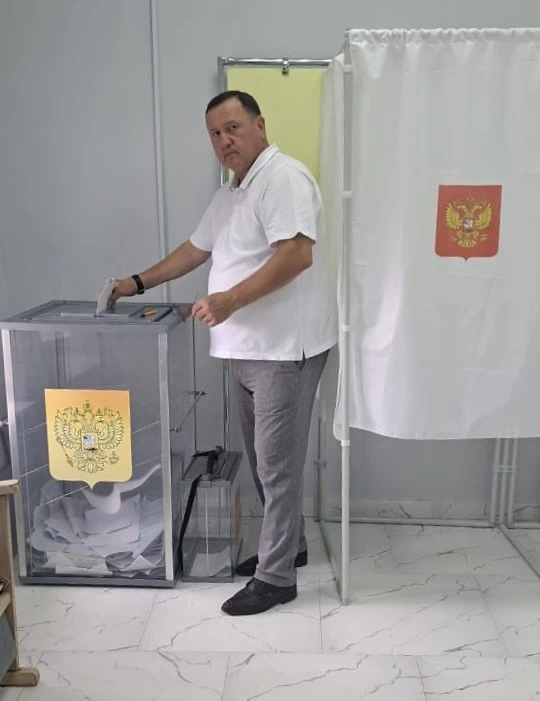 Участник СВО, председатель районного Собрания депутатов проголосовал на выборах в Кирки