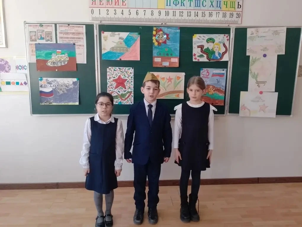 🎉 В преддверии Дня Защитника Отечества во 2 Г классе прошёл замечательный классный час! 🇷🇺  Дети выр