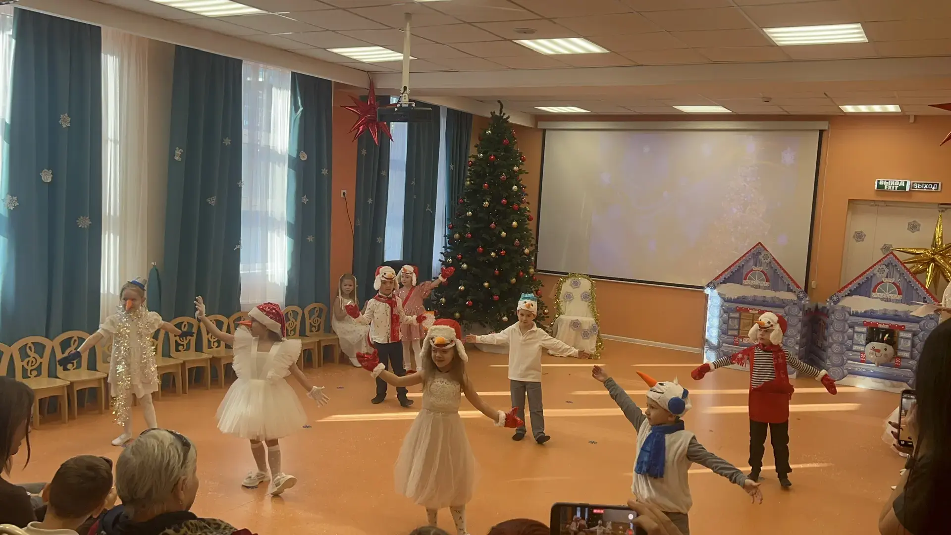 КАК «8 ЧУДО» 🎉 НОВЫЙ ГОД ВСТРЕЧАЛО!  В нашем детском саду «8 чудо» завершился марафон новогодних утр