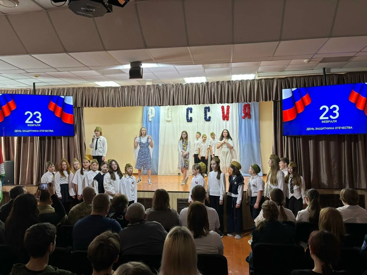 🎶🇷🇺 20 февраля в Еткульской школе состоялся гала-концерт фестиваля военно-патриотической песни «Песн
