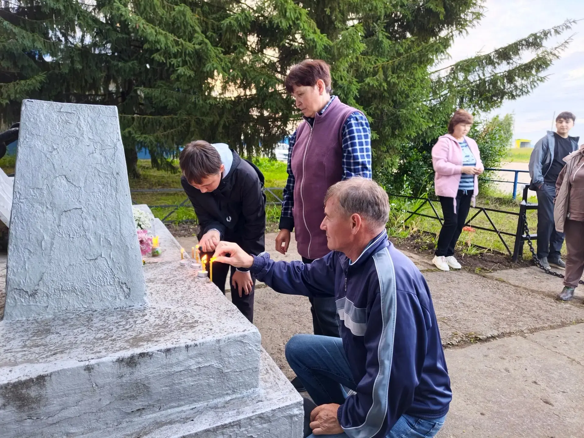 Единство памяти: 22 июня жители д. Верхний Кугенер — ученики, учителя, работники КДЦ, библиотеки и в
