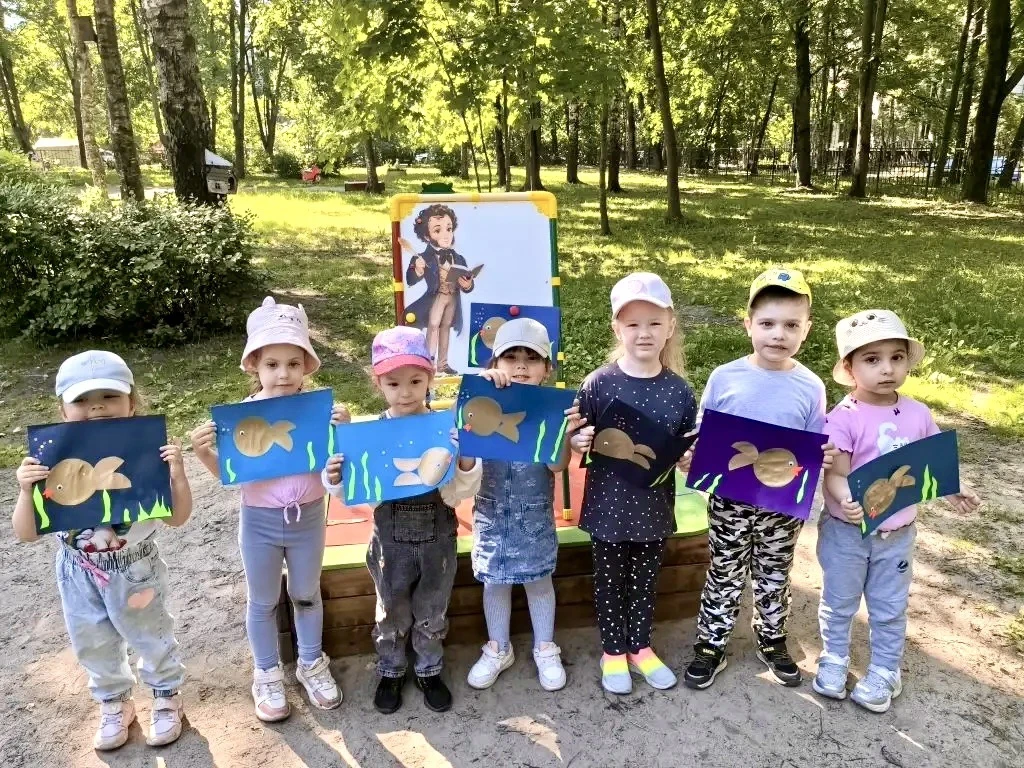 📖🎉 Ребята группы «Семицветик» поздравляют всех