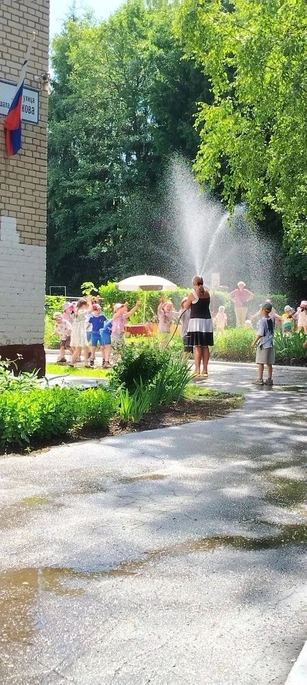 Продолжаем делиться с вами летними, веселыми деньками в детском саду ☀️
Летняя пора хороша для игр н