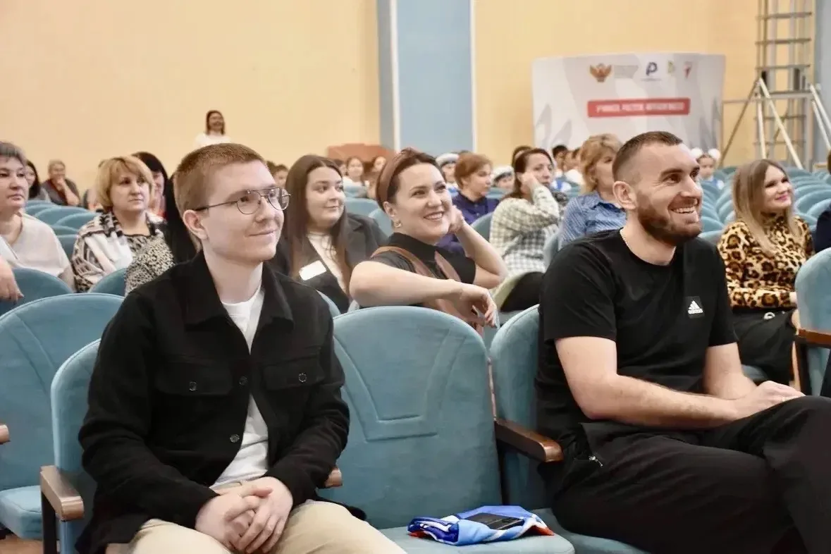 Ко Дню защитника Отечества в нашей школе 20 февраля состоялось торжественное поздравление мужской ча
