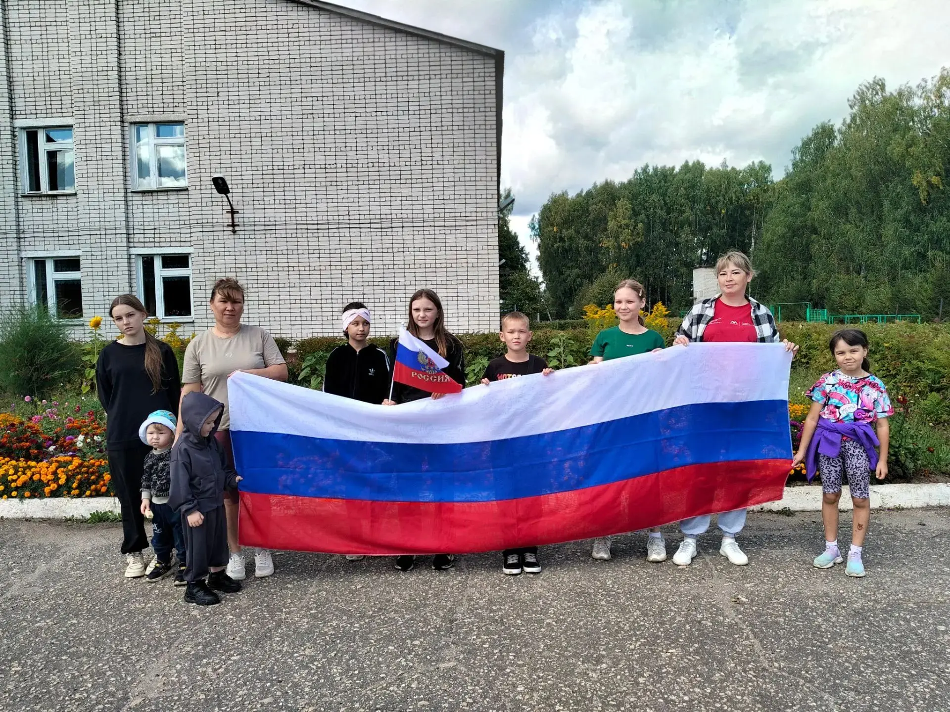 🇷🇺 В День Государственного флага в нашей деревне прошел праздничный велопробег. Орган...