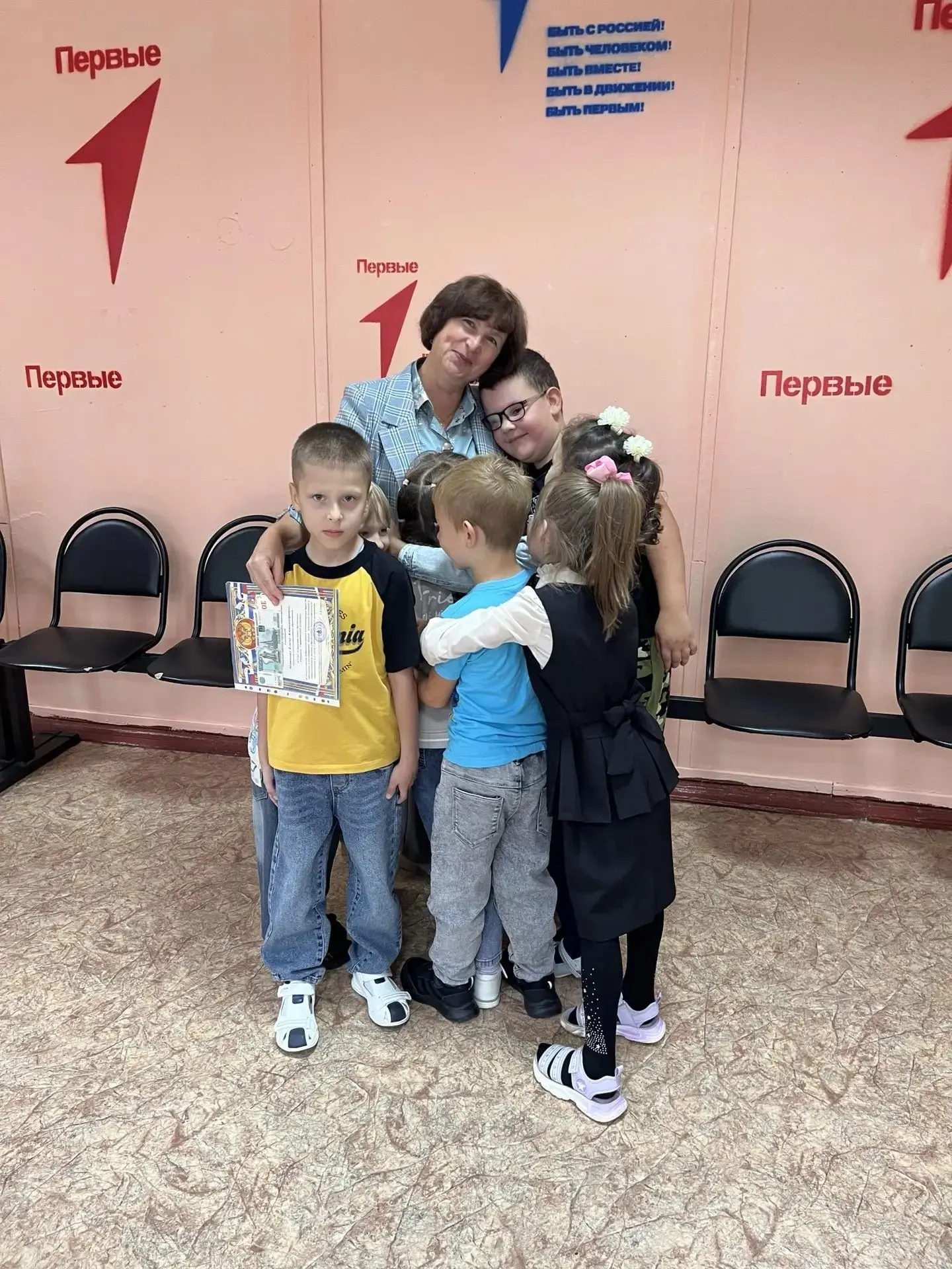 Дети поздравляют Елену Александровну🌷