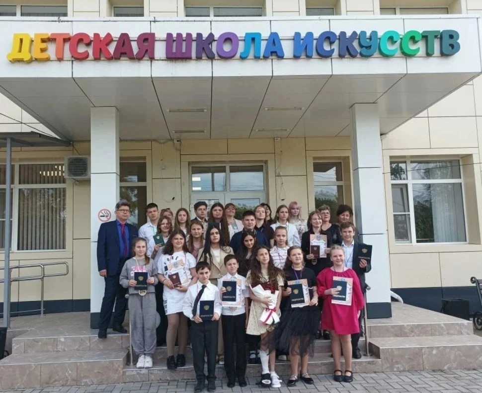 26 мая в Новоселицкой детской школе искусств состоялся очередной выпускной вечер - особ...