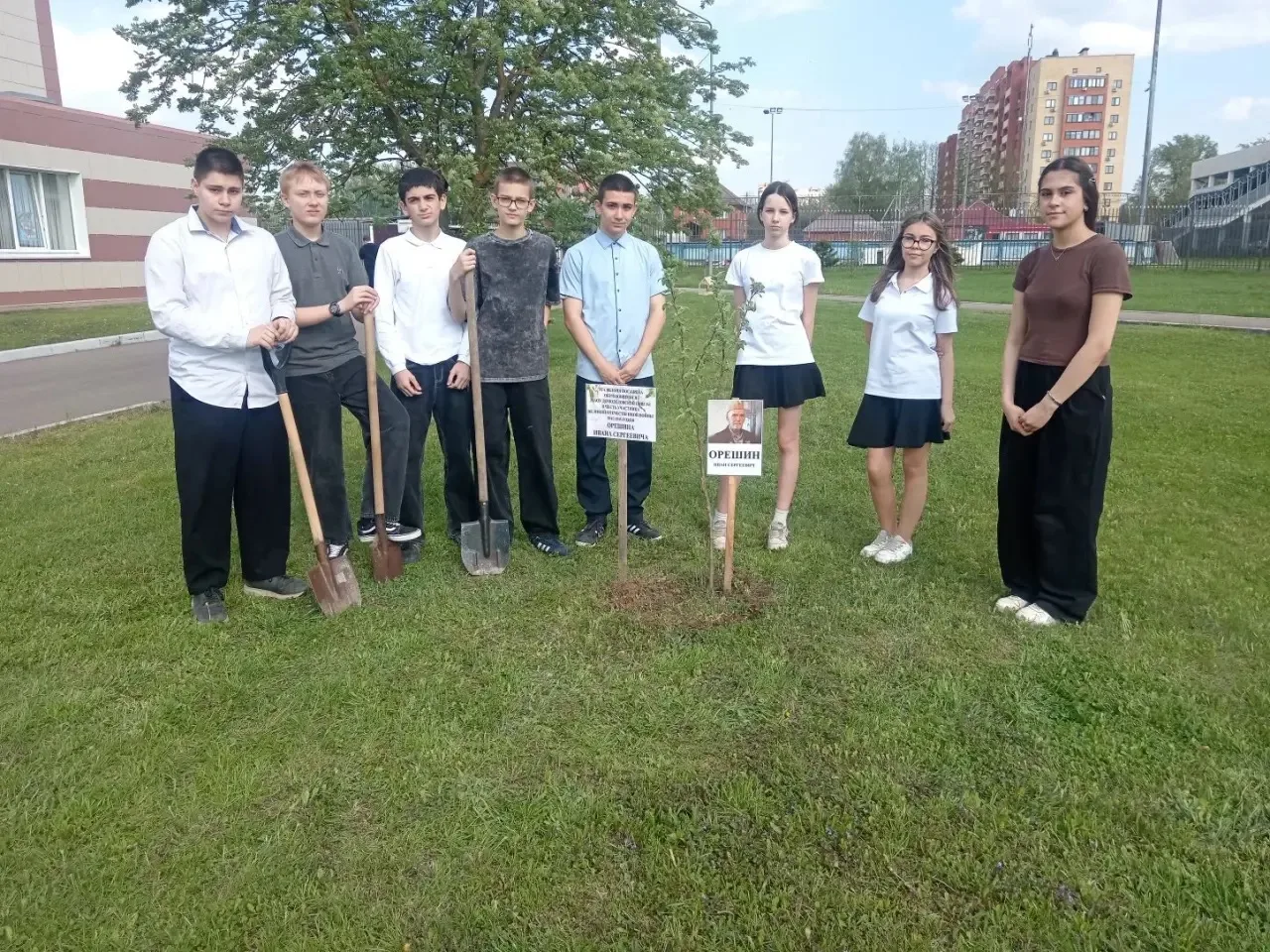 Память расцвела в школьном саду: акция «Яблоня Победы»  В год празднования 81-й годовщины Великой По