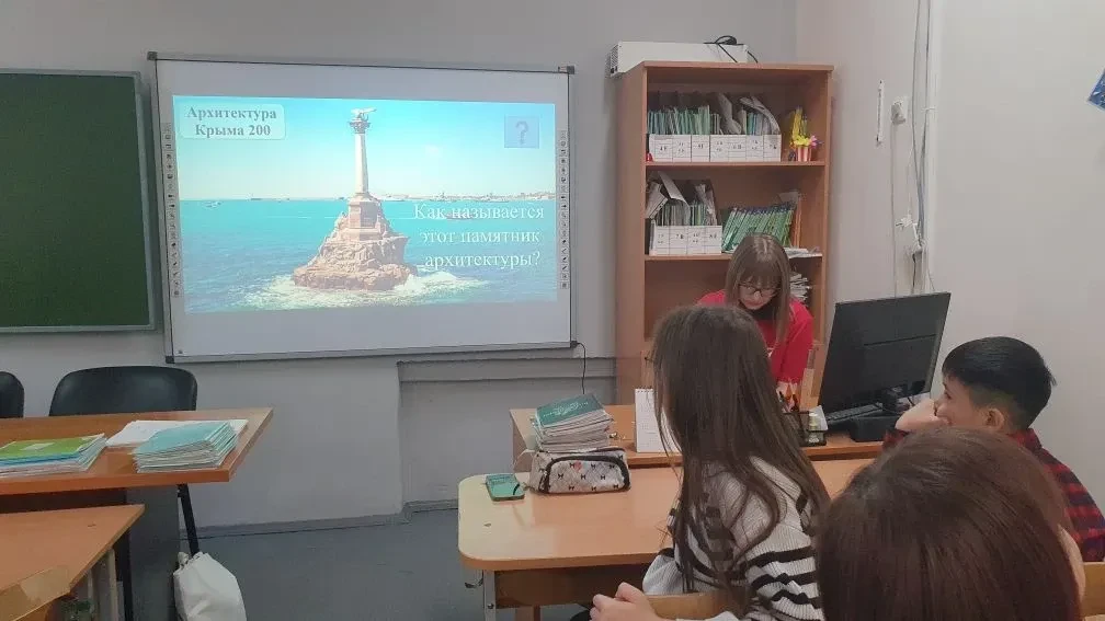 Крым — это Россия! 🇷🇺    Сегодня в нашей школе было особенно оживленно! Активисты школы организовали