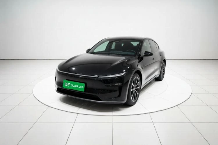 Tesla Model Y L