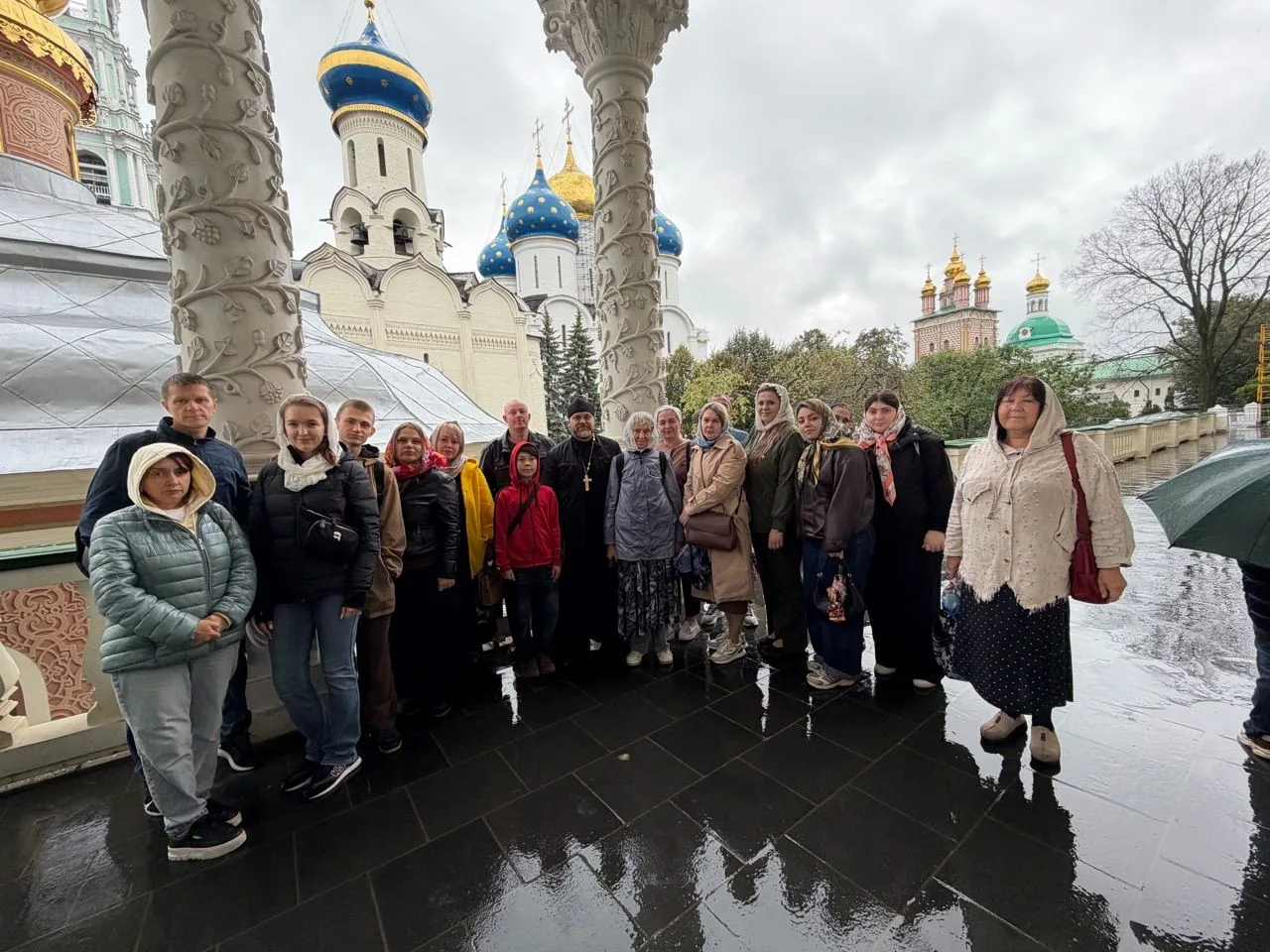 Сотрудники СИЗО-1 ГУФСИН и ветераны УИС посетили Свято-Троицкую Сергиеву Лавру