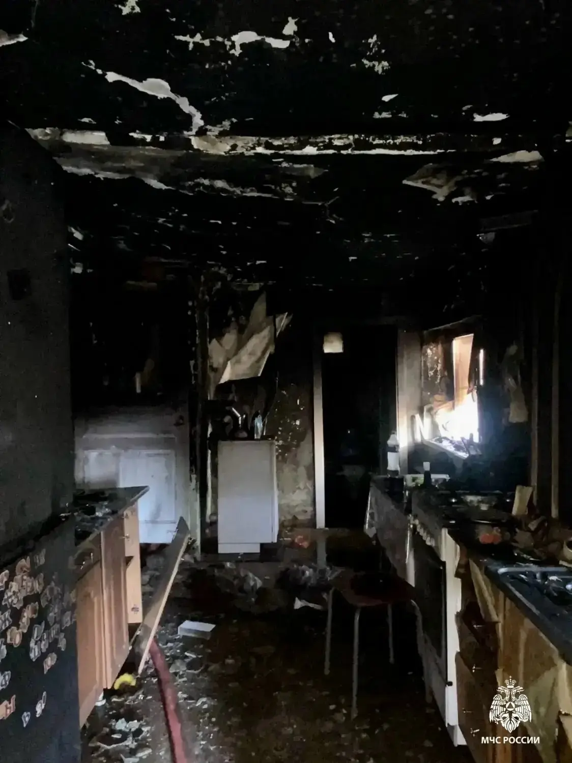 🔥 Женщина и ребёнок спаслись из горящего дома в Духовницком