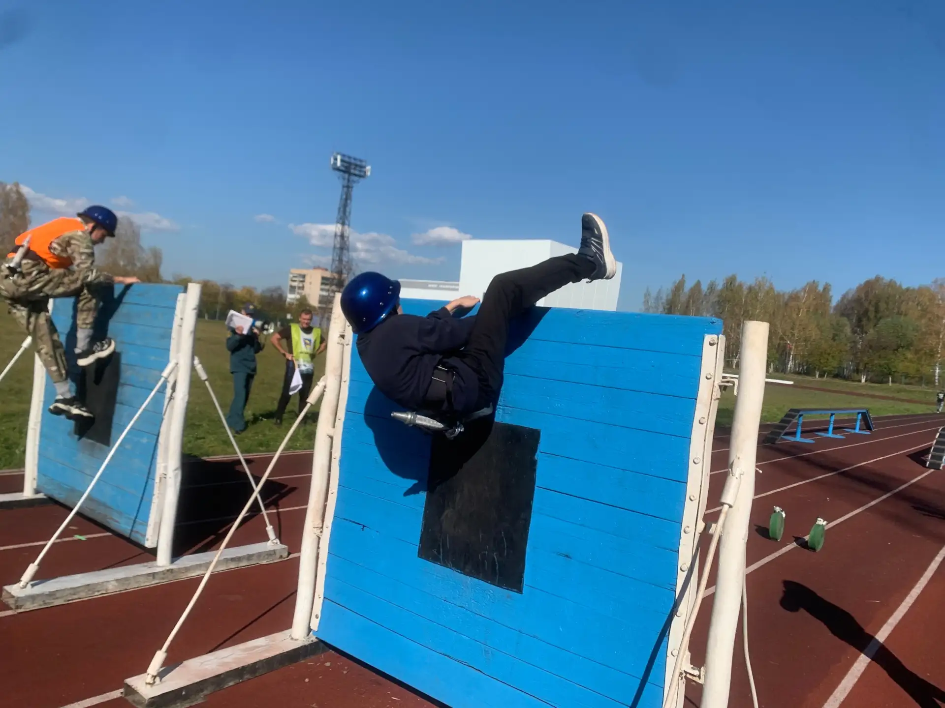В Миассе прошли соревнования по пожарно-спасательному спорту среди юношей и девушек