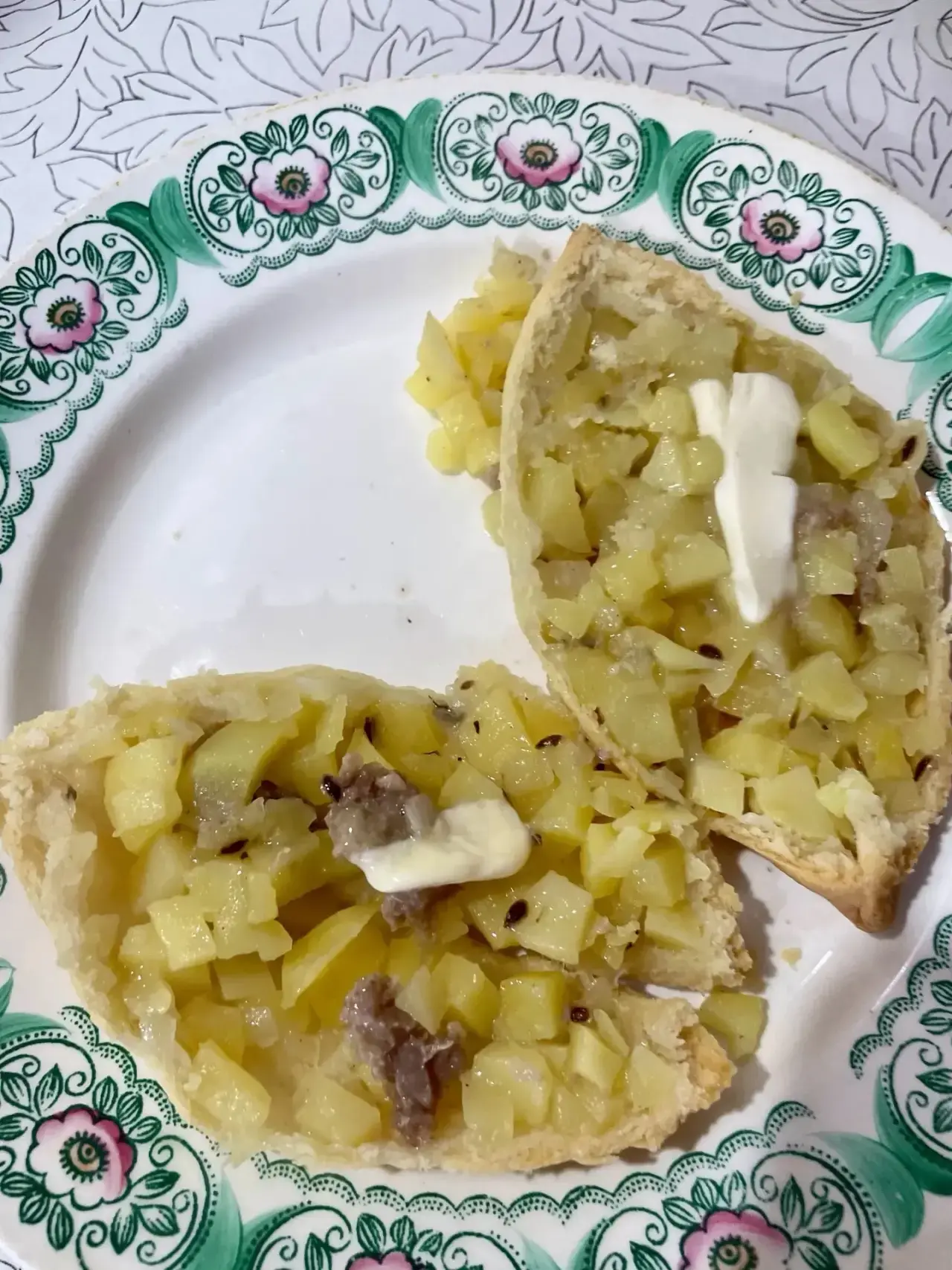 Кем бүген бәрәңге тәкәсе пешерә? ❤️

Хәзер кунакка киләбез! 🤭😄