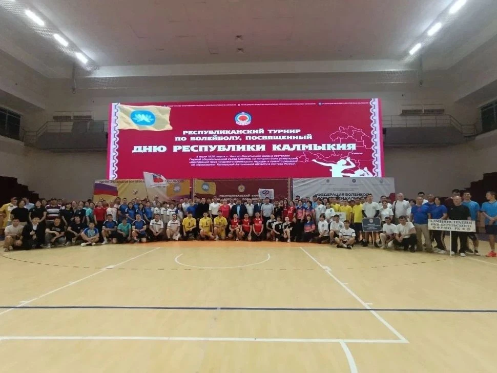 🏆 В Калмыкии проводят турнир по волейболу в честь Дня республики

🏁 Сегодня в столице Калмыкии ста