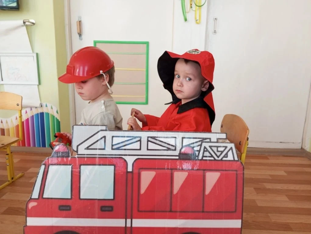 🚒 День пожарной машины в младшей группе прошел на «Ура»! 🔥

Сегодня наши малыши стали настоящими з