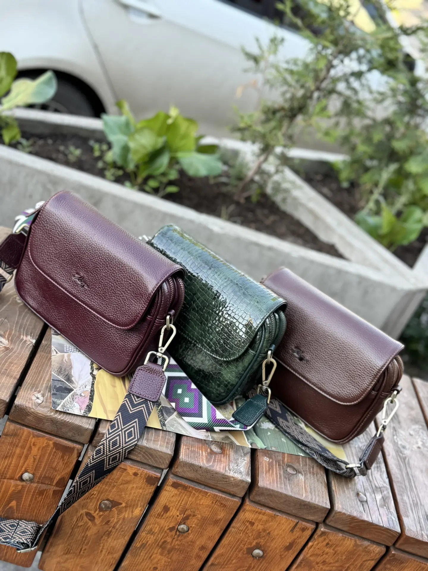 Бордо 🍒и коньячный 

* стоимость: 9850₽, нат.кожа 🇹🇷
* размер: 23*17*7
* цвета: изумруд, черный, 