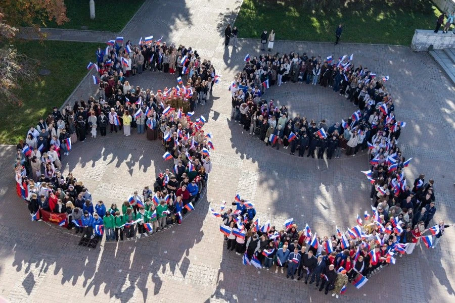 🇷🇺30 сентября отмечается День воссоединения Донецкой и Луганской народных республик, ...