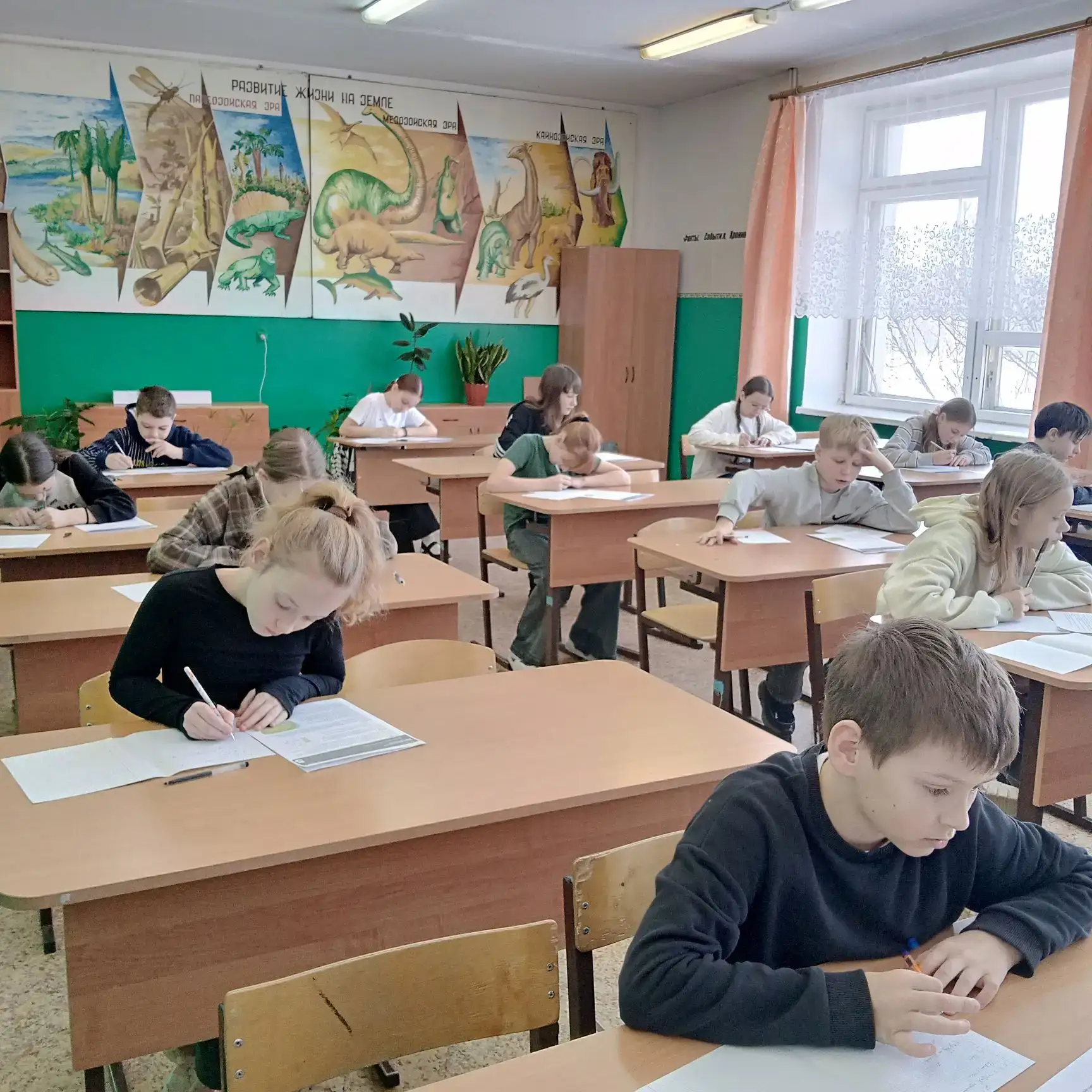 Интеллектуальный марафон объединил юных исследователей 🧠✨ 14 и 16 марта в школе прошёл Интеллектуаль