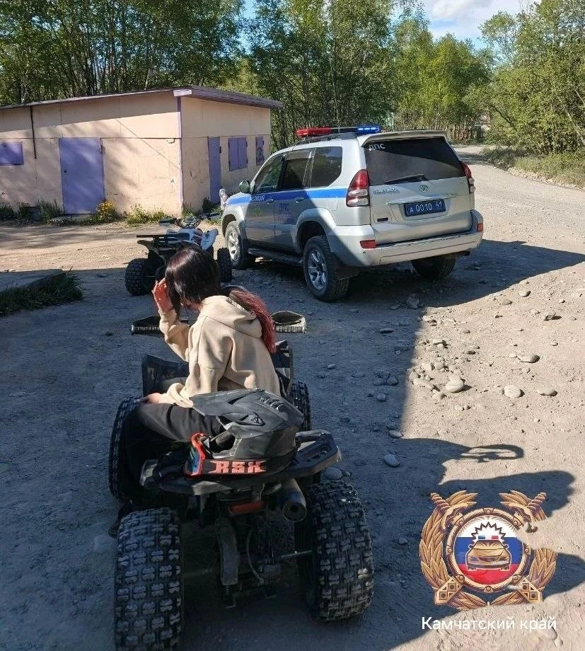 Тринадцатилетних подростков поймали за рулём.

Госавтоинспекторы остановили двух девочек на двух  кв