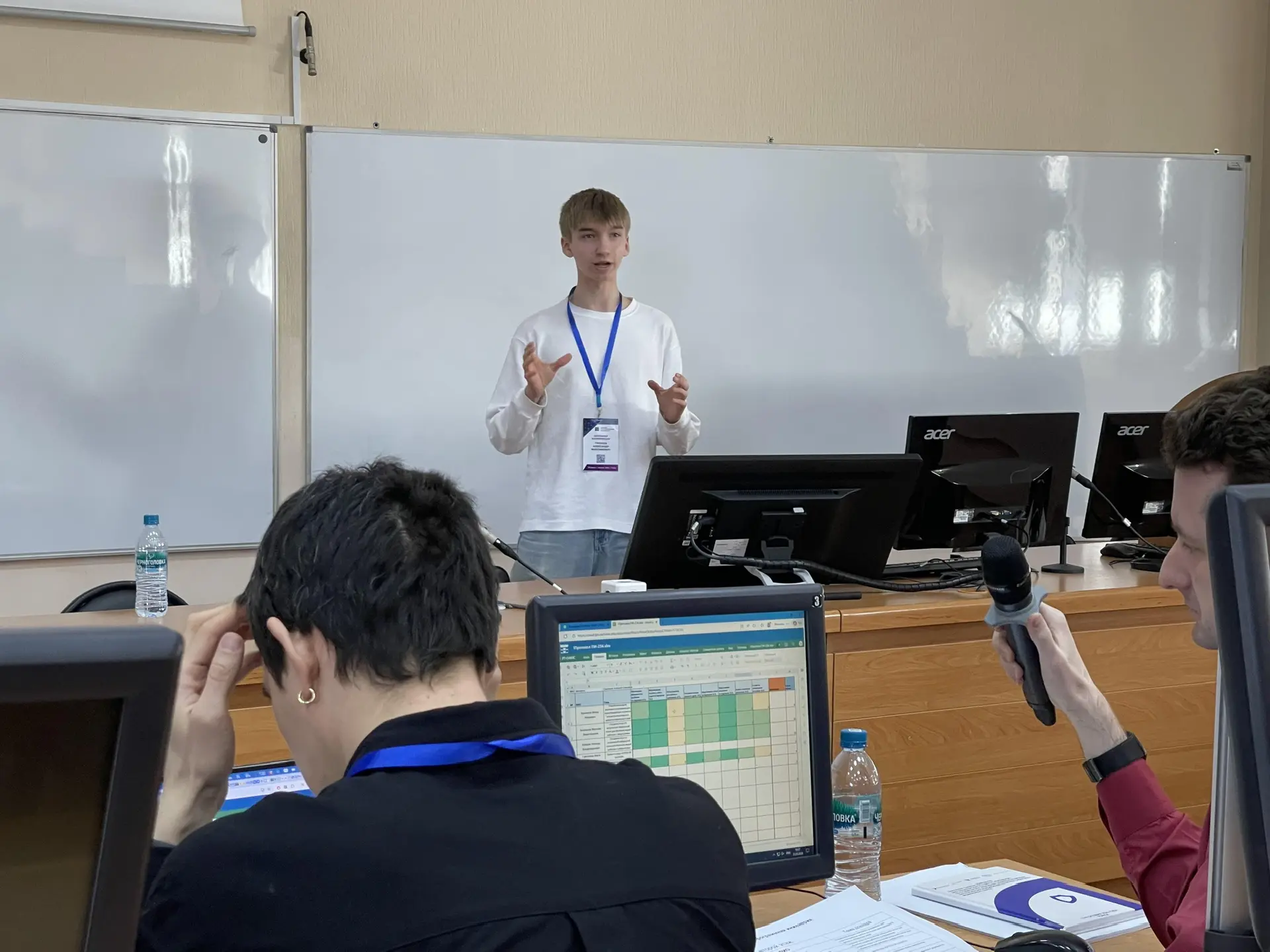 Пока каникулы в идут полным ходом, обучающиеся 10И класса Пенязь Мирон, Борисов Арсений, Федер Богда