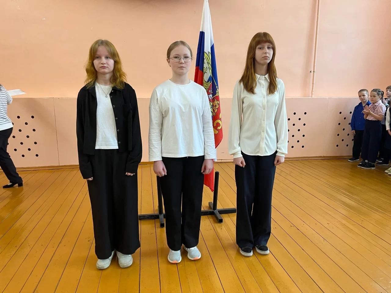 💫С традиционной торжественной линейки в нашей школе началась последняя в этом учебном ...