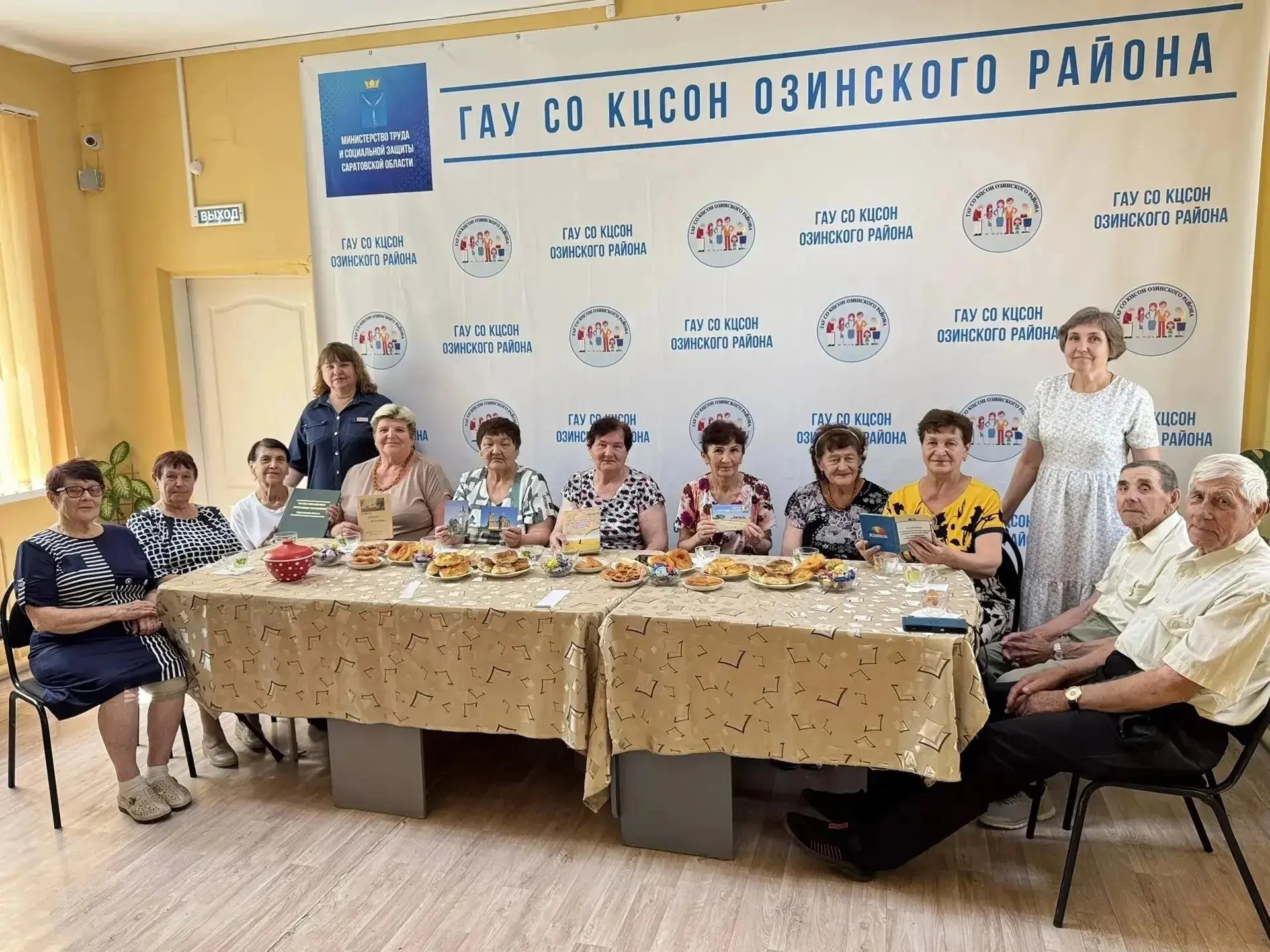 В рамках Дня России сотрудники Озинской центральной районной библиотеки провели патриотический час «