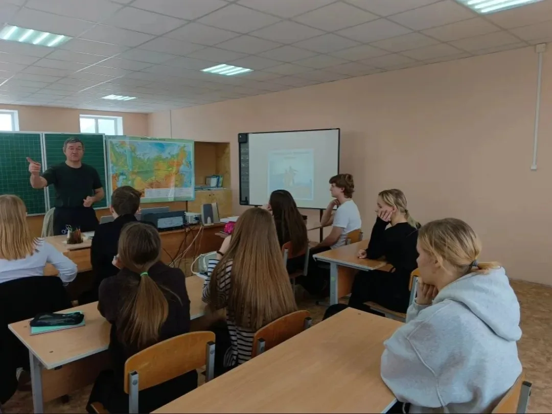 2 марта в Гришинской школе учитель ОБЗР Суздальцев П. А. провёл урок ко Дню гражданской обороны. Он 
